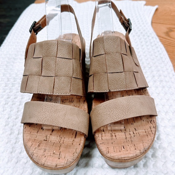 Korks by Kork-ease  Fraya Basket Weave Tan Sandals. Size 8 - Picture 4 of 9